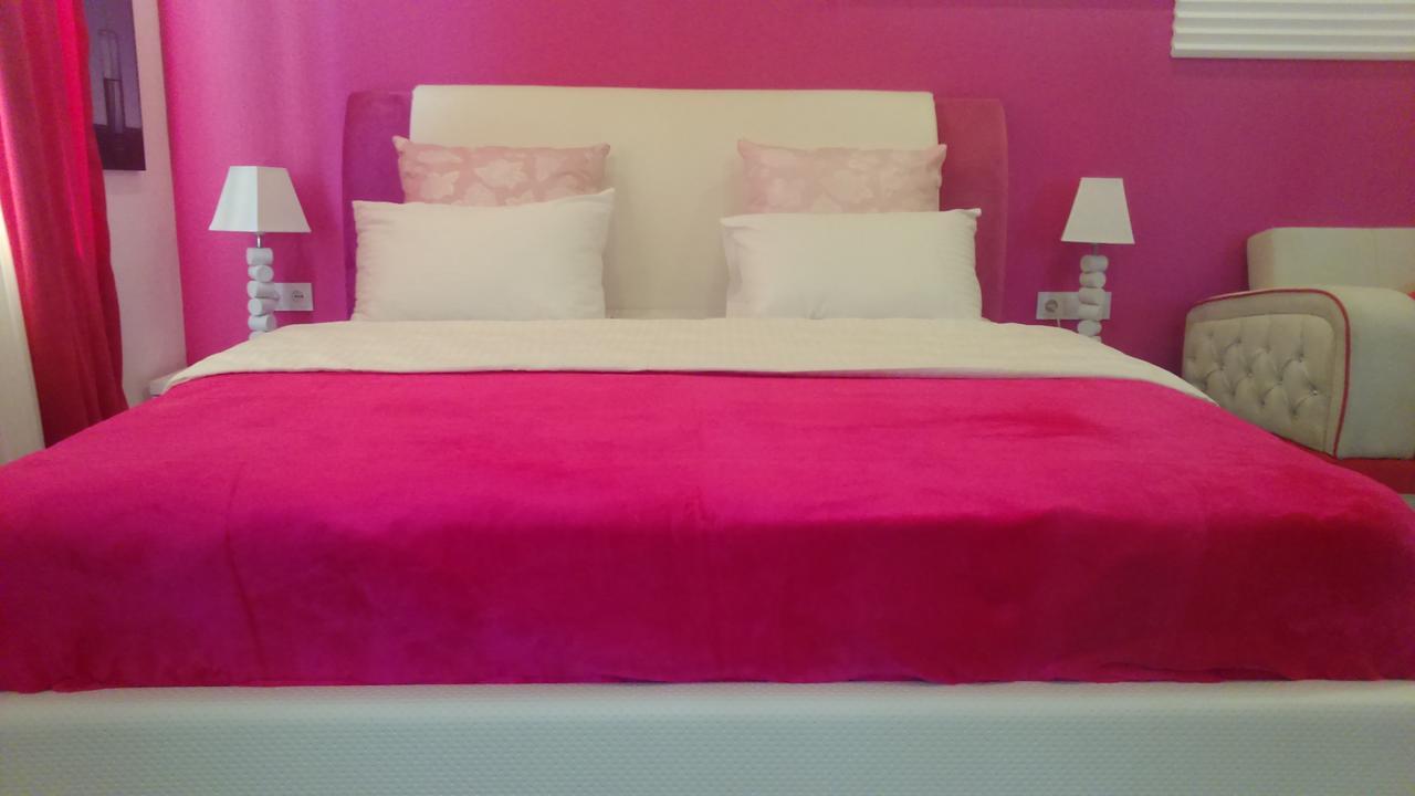 טביליסי Pink Apartment Near Airport מראה חיצוני תמונה
