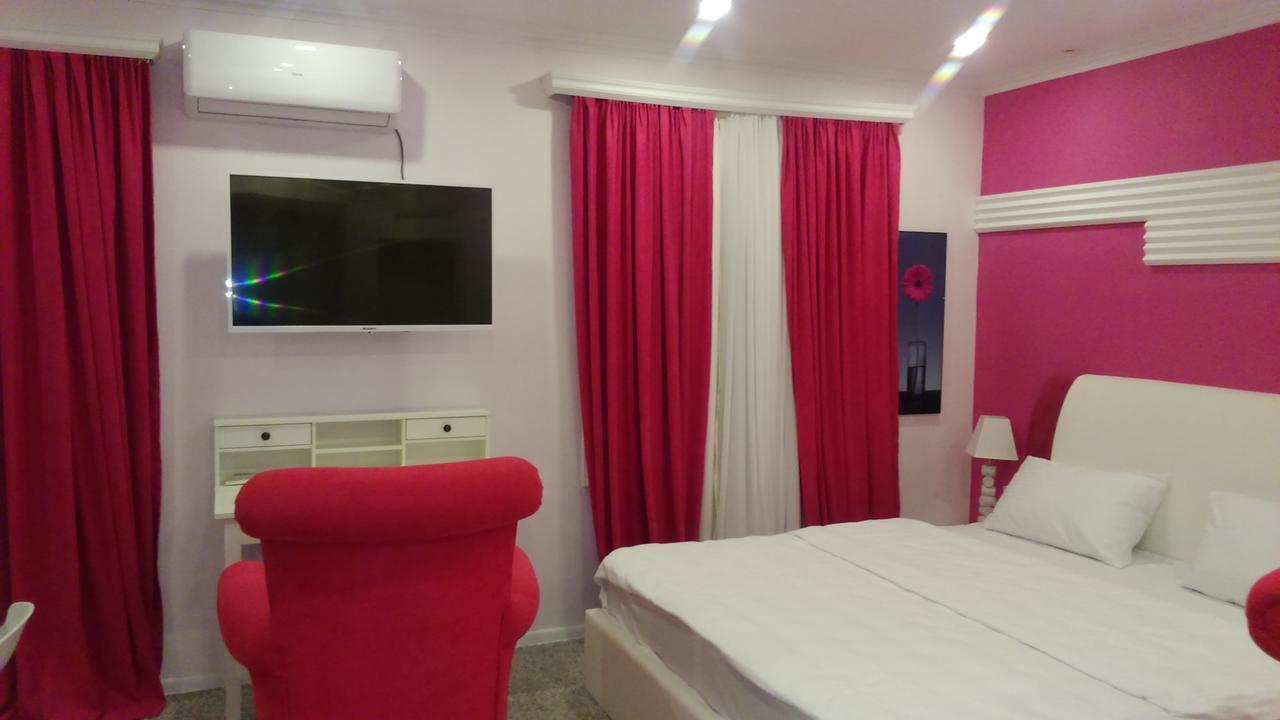 טביליסי Pink Apartment Near Airport מראה חיצוני תמונה